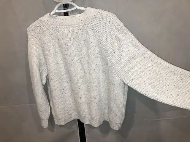 Old Navy XL Cardigan in Women's - Tops & Outerwear in Winnipeg - Image 4