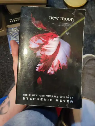 Stephenie Meyer New Moon, View more