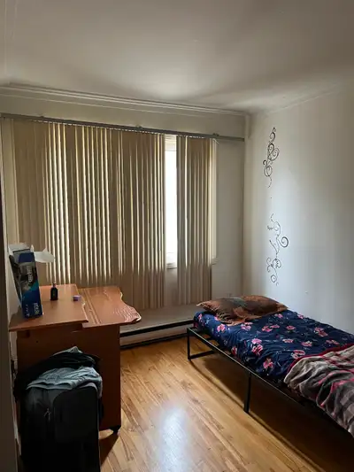 Close to Metro Monk 2 mins by walk, well maintained 3 closed bedrooms and 1 living room, big kitchen...