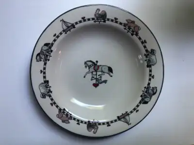 Love horses/farm animals? This vintage bowl is dinnerware from International Tableworks and is title...