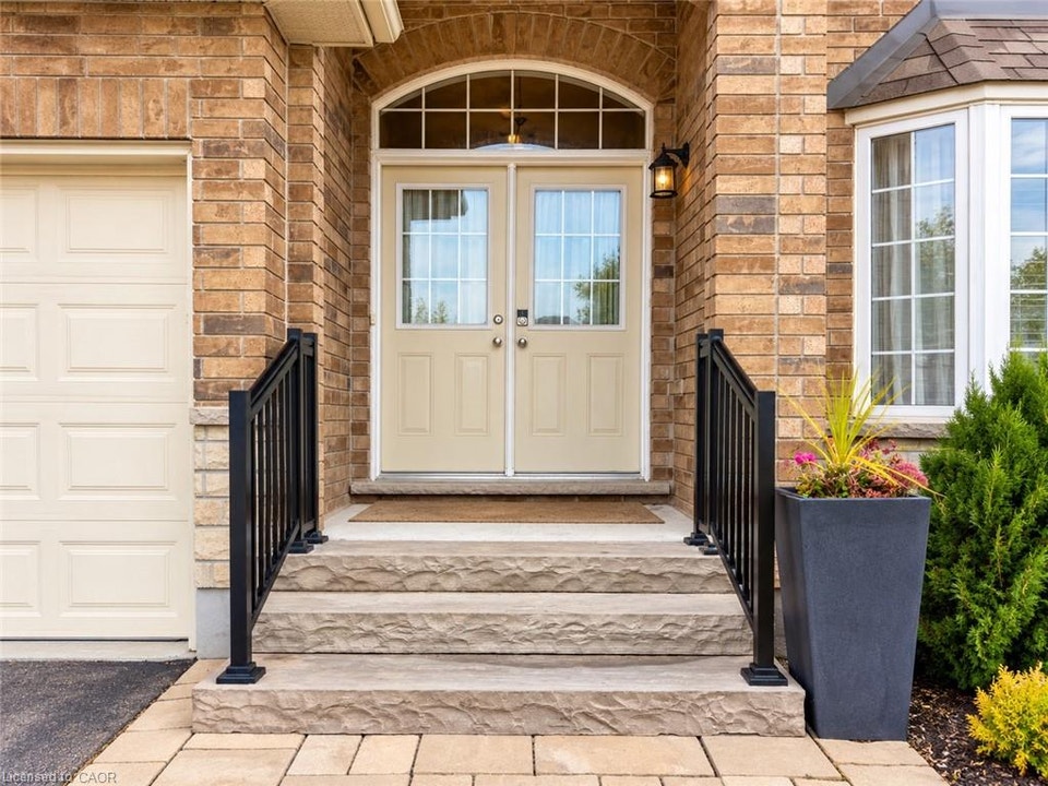 81 BELLAGIO Avenue, Hamilton, Ontario, L0R 1P0 2