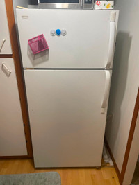 Réfrigérateur et congélateur tout en un de marque Frigidaire