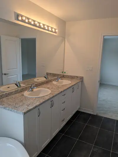Detached Home for Rent in Alcona Innisfill 3 Bedroom 2.5 bathroo