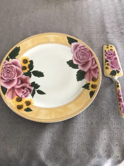 Miro Vik Cake Plate/Tray & Cutter - Assiette a Gateau, View more