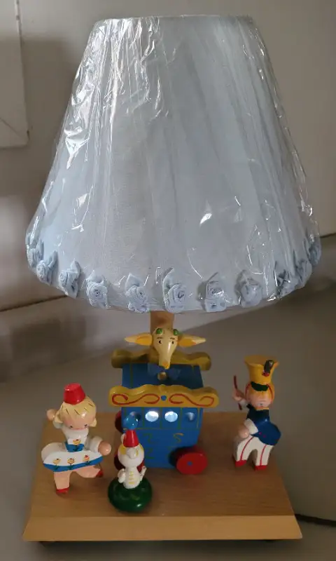 Vintage Wood Circus Figures Wind-up Musical Nursery Lamp in Arts & Collectibles in Oshawa / Durham Region - Image 4