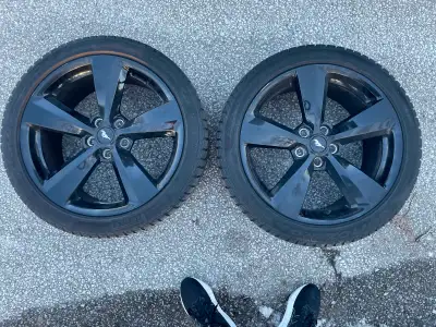 Selling 4 wheels for $600 Pirelli Sottozero 3 Tires- 255/40 R19 100V M+S Wheels- 19x8.5 Offset +42.5...