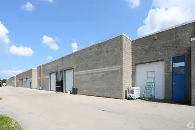 Versatile commercial and industrial units available for lease in a well-located Guelph property. Uni...