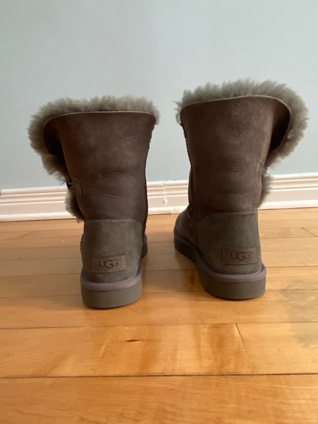 Ugg boots dans Femmes - Chaussures  à Ville de Montréal - Image 2