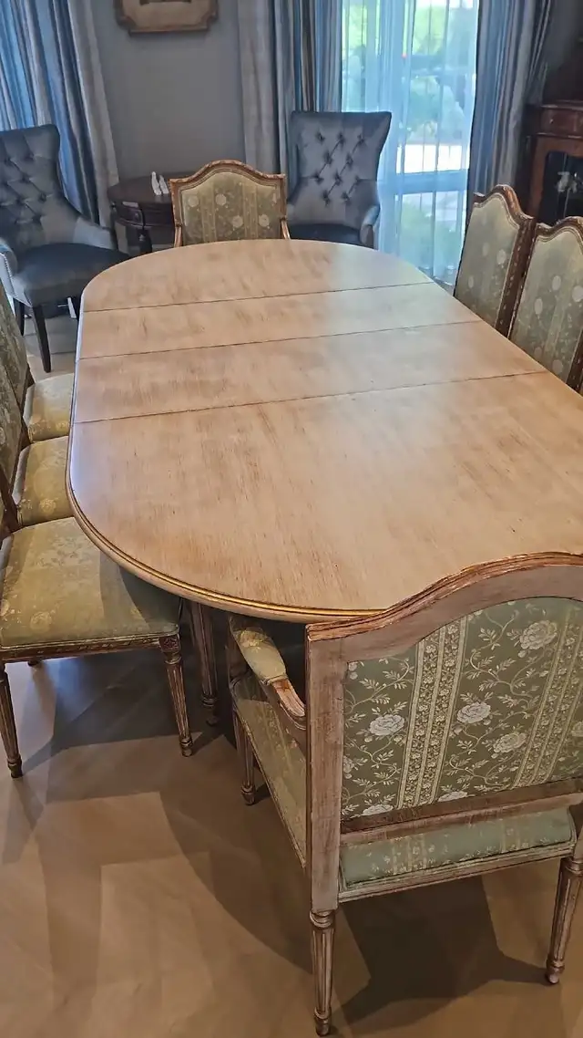 Vintage Floral Style Dinning Table Set 8 in Dining Tables & Sets in City of Toronto - Image 3