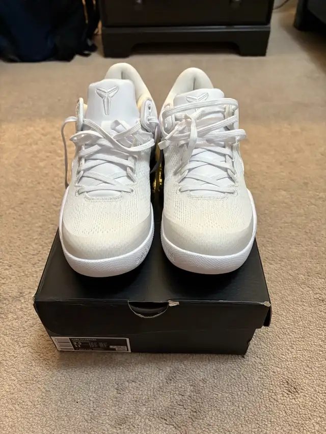 Nike Kobe 8 Halo size 9.5 in Men's Shoes in City of Toronto - Image 3