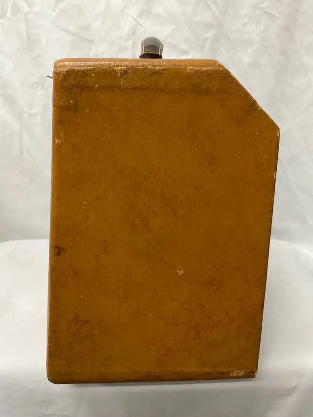 MAGNATONE 1950’S AMP STARLET MODEL 107 in Amps & Pedals in North Bay - Image 4