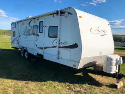 Quad bunk. One large slideout. Sleeps 8 easily. Very stout trailer suitable for a large family. Stic...