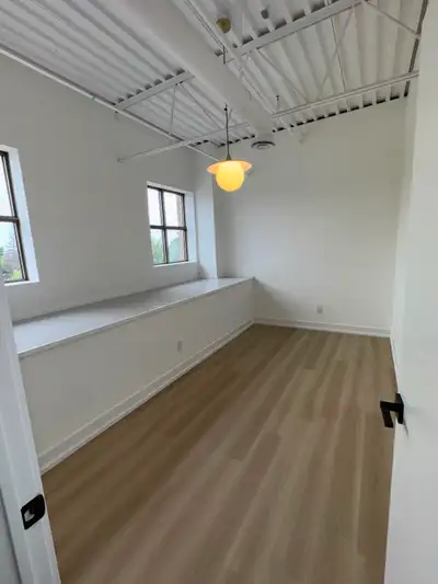 Brand new, FULLY renovated beauty & wellness collective in Vaughan! This large, private studio room...