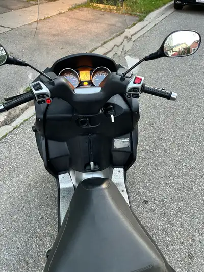 2007 Piaggio MP3 250 ie for sale, 21,000 km. This is the three-wheel tilting scooter, so it stays pl...