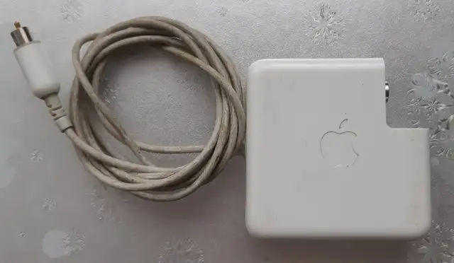 Apple MagSafe Power Adapter in Laptop Accessories in City of Toronto - Image 5