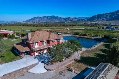MLS®10319172 8705 Road 22, Osoyoos BC This 12.63-acre estate is your Gateway to Wine Country, offeri...