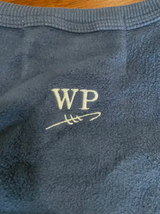 Walter Page men’s medium sweatshirt, vintage Muskoka, blue in Men's in Oshawa / Durham Region - Image 11