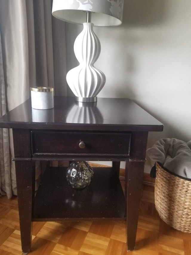 Real Brown wooden coffee table with a small front drawer dans Tables basses  à Ville de Montréal - Image 2