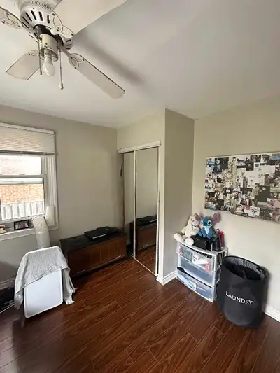 Looking for a Female Roomate