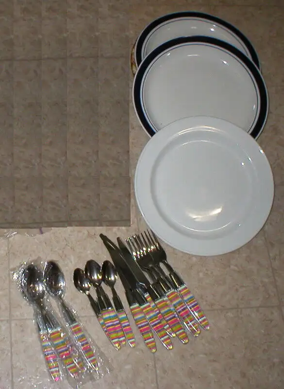 LOT BOL BOLS ASSIETTE PLATE RAPE SALADIER PRESSE JUS JUICE ETC in Kitchen & Dining Wares in Longueuil / South Shore - Image 6