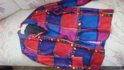 LADY'S VINTAGE VIBRANT COLORFUL JACKET SIZE 10/12 P/U QUEENSLAND, View more