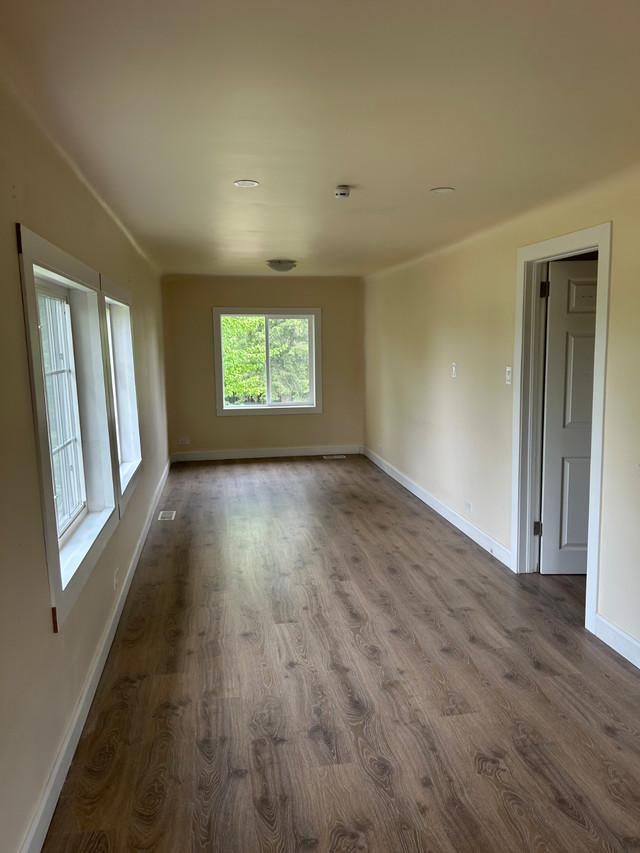 NEWLY RENOVATED HOME 1 min walk to lake in Long Term Rentals in North Bay - Image 4