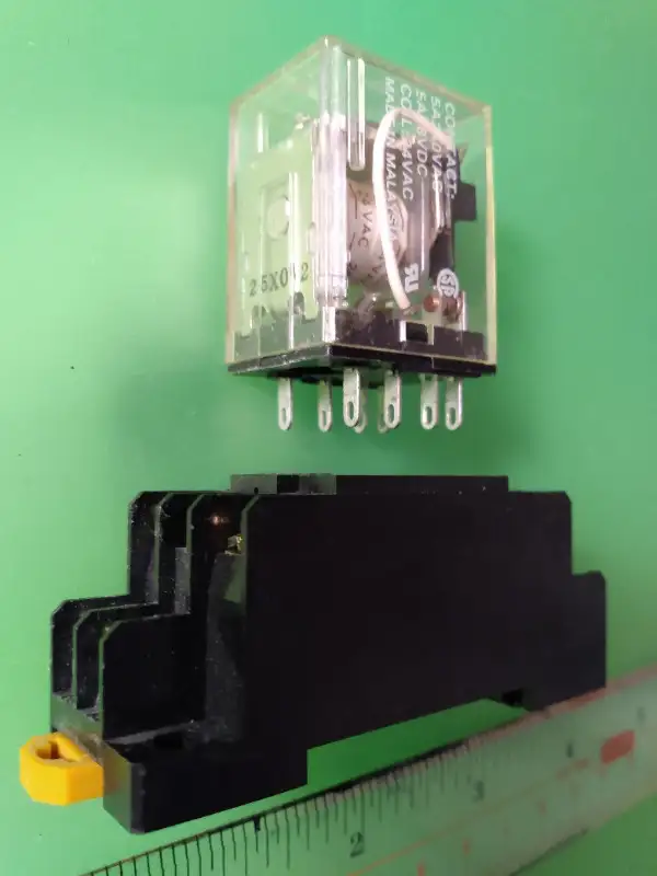 General Purpose Relay DPDT (2 Form C) 24VAC Coil Socketable in Other in Laval / North Shore - Image 3