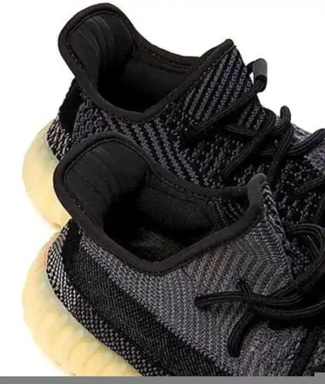 Yeezy 350 V2 Boost CARBON New sz12 in Men's Shoes in Markham / York Region - Image 4