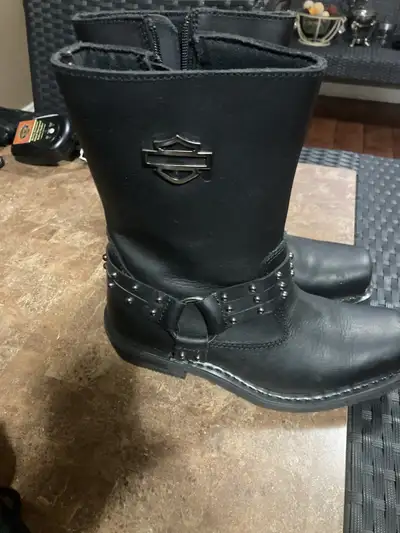HD Women's Boots size 7 $70.00 Used Twise Paid $200.00 year ago Mans XL Helmet Beanie Dot3 Aproved $...