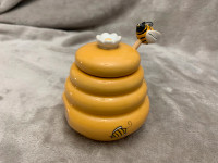 Vintage, classic ceramic honey pot jar with Bumblebee spoon!