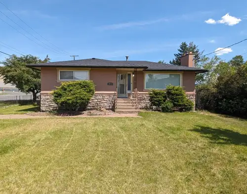Beautiful large updated house in Brock, 2 bedrooms up; one 3 piece bathroom upstairs, large living r...
