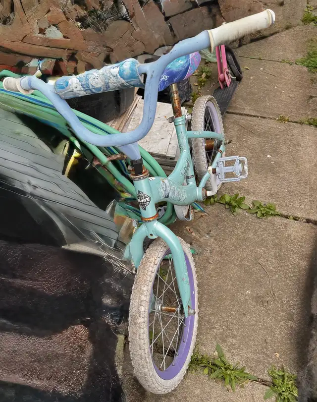 Frozen Kids Bike in Kids in Windsor Region - Image 2
