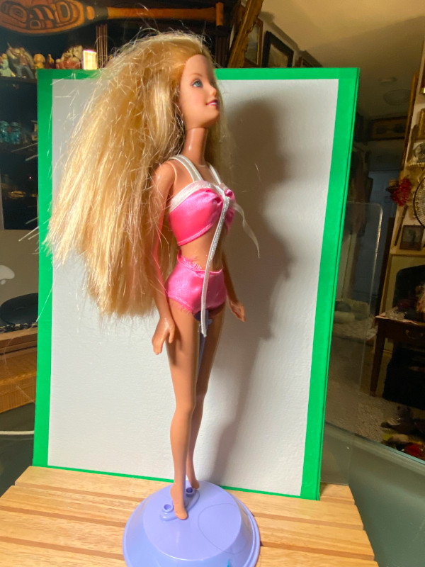 Vintage  1998 Mattel Barbie Doll # 74 in Arts & Collectibles in Vancouver - Image 3