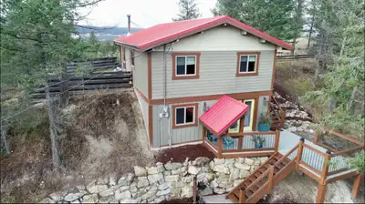Nature lovers’ Private Getaway With Million Dollar Views. Mountain biking & hiking trails right out...