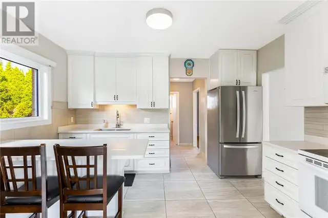 Beautifully renovated house-286 Eyre St, Sudbury in Long Term Rentals in Sudbury - Image 8