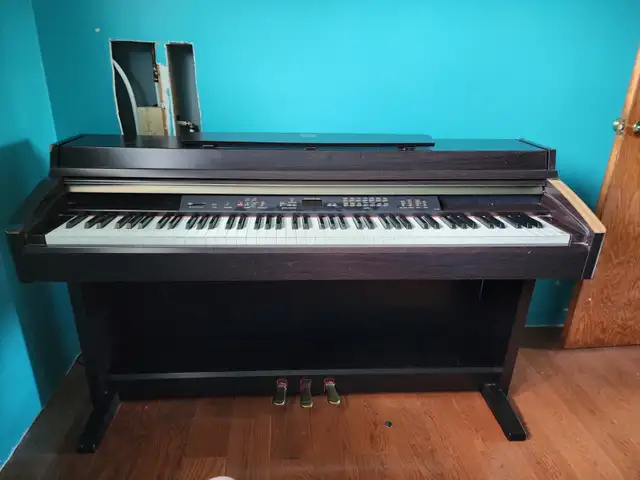 Electronic Piano, 88 keys, 3 pedals - everything works in Pianos & Keyboards in Grande Prairie - Image 3