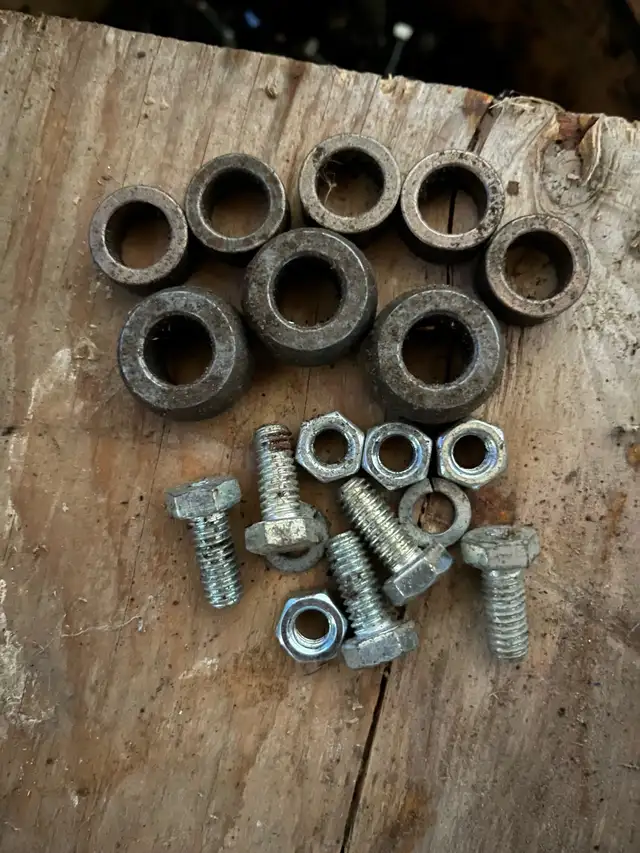5/16" NC Bolts ( 1" & 1 1/2" long ) w Nuts & Steel Bushings in Other in Oakville / Halton Region - Image 6
