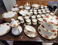 Old Country Roses China Set