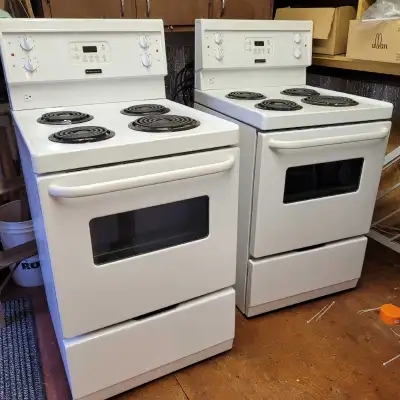 Frigidaire Cuisinière électrique de 24 pouces, View more