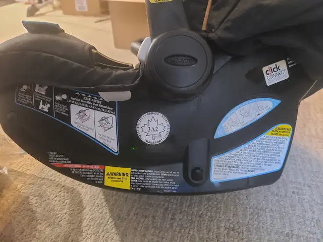 Graco SnugRide SnugLock 35 Infant Car Seat with 2 Bases + access in Strollers, Carriers & Car Seats in Oakville / Halton Region - Image 4