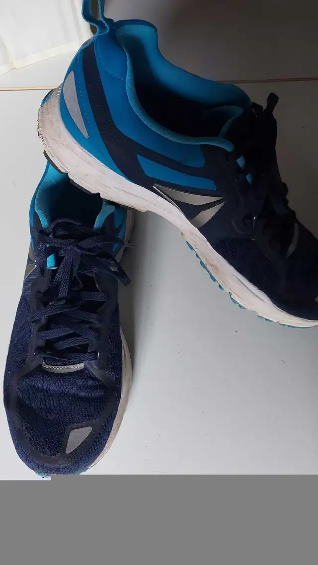 Reebok Distance 2.0 shoes Size 9.5 in Men's Shoes in City of Toronto - Image 4