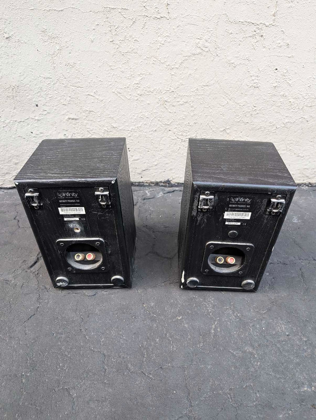 Infinity Primus 140 bookshelf speakers in excellent condition  in Speakers in City of Toronto - Image 2