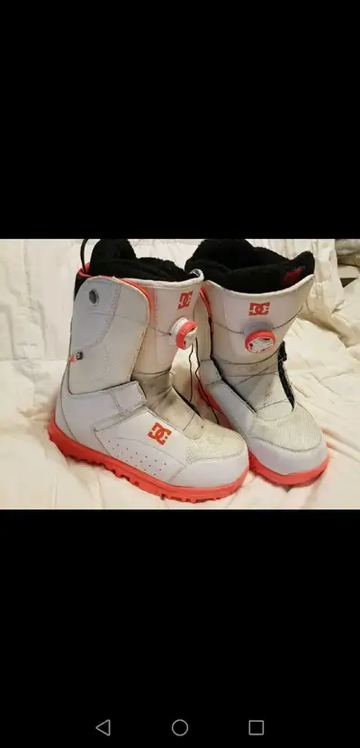 WOMENS SIZE 9 DC BOA SYSTEM SNOWBOARD BOOTS, View more