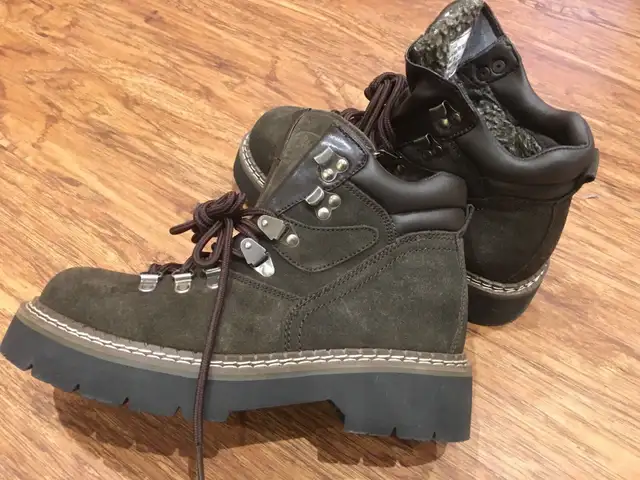 New shoes size 7 for sale in Women's - Shoes in Oakville / Halton Region - Image 6