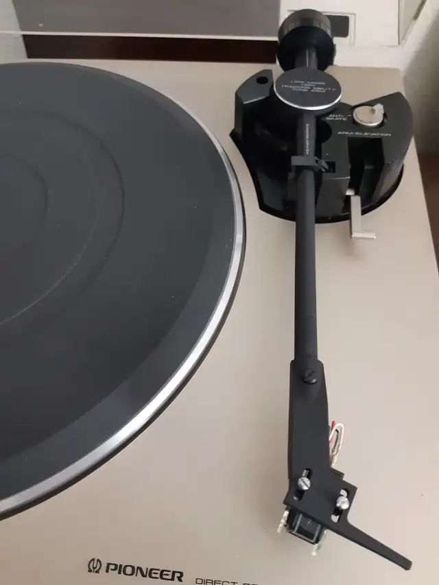 Pioneer Turntable  PL-4  in great working condition in General Electronics in Oshawa / Durham Region - Image 3