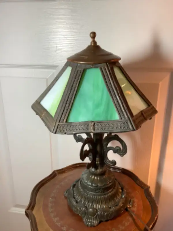 Vintage EF & EF Industries Inc Six Panel Slag Glass Table Lamp in Indoor Lighting & Fans in Belleville - Image 10