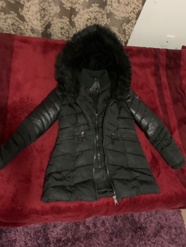 Manteau d’hiver pour femme dans Femmes - Hauts et vêtements d'extérieur  à Ville de Montréal - Image 2