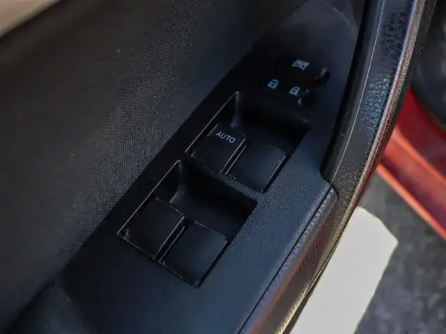2015 Toyota Corolla LE in Cars & Trucks in Mississauga / Peel Region - Image 11