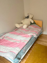 Single bed frame + mattress beautiful clean/ Lit simple +matelas