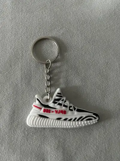 Yeezy 350 Sneaker 2D Keychain White/Black, View more